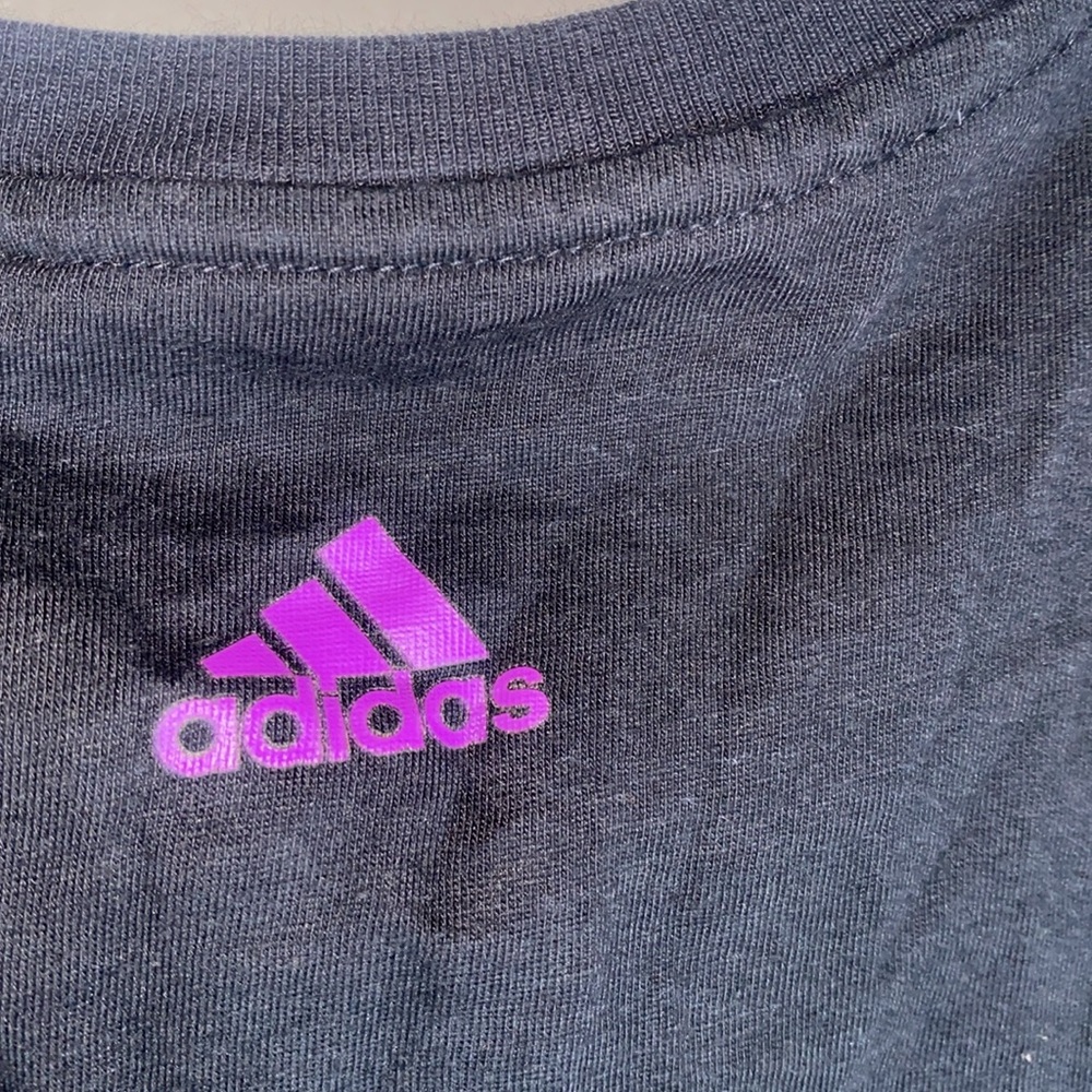 🪼Adidas “go to performance tee” with cool pastel lettering! - Picture 7 of 8